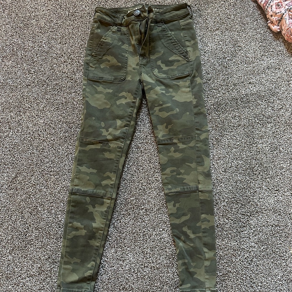 BRAND NEW camo American Eagle skinny jeans.